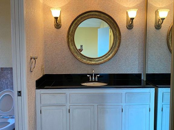 5th image of 738 Fountainhead Dr