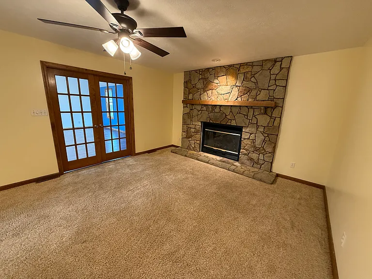3864 Greenbriar Dr — Photo 11