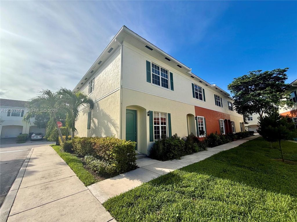 626 SW 3rd Ave, photo 2