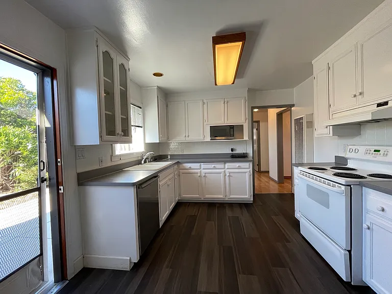 1775 141st Ave — Photo 2