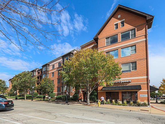 5th image of 930 Curtiss St Unit 101