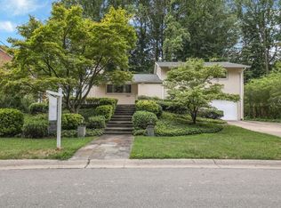 6928 Winterberry Ln, Bethesda, MD