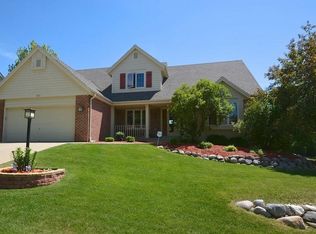 1223 Highpoint Ln, Waukesha, WI 53189