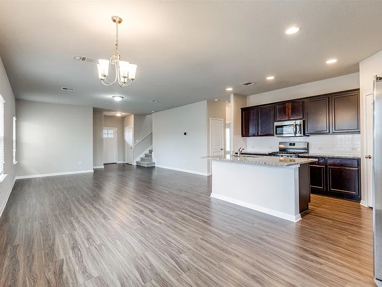348 Shiner Ln — Photo 9