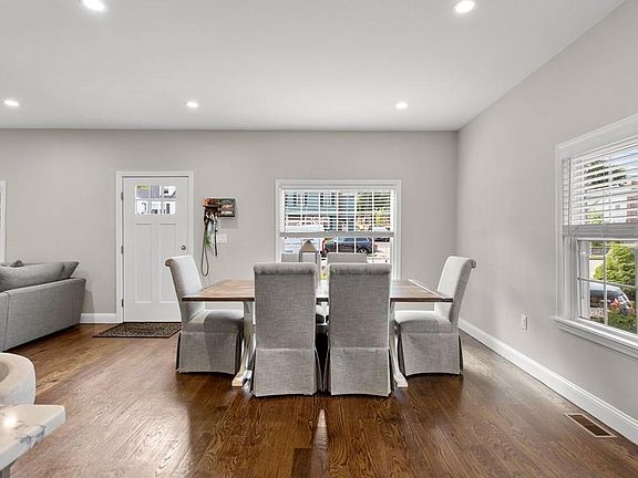 5th image of 284 River St