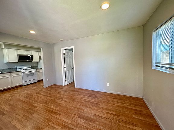 2nd image of 214-220-B Avenue & #130-138-2