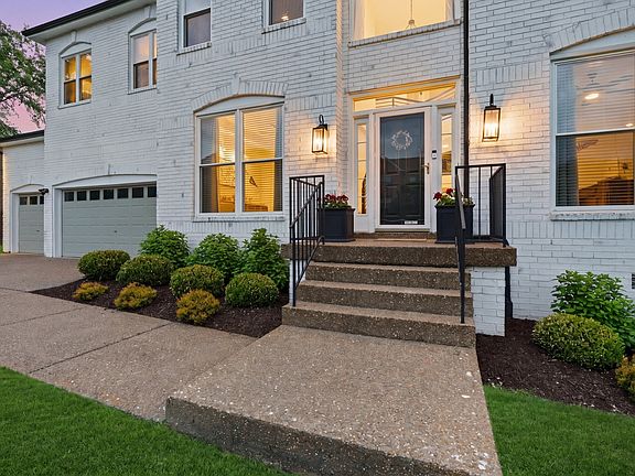 3rd image of 703 Park Dr