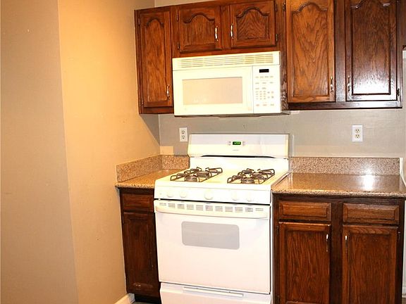 Kitchen opposite side