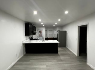 2560 E Madison St #2560, Long Beach, CA 90810