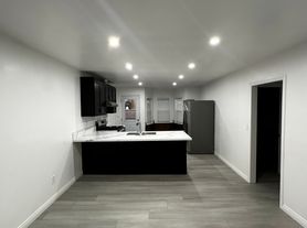 2560 E Madison St, Long Beach, CA