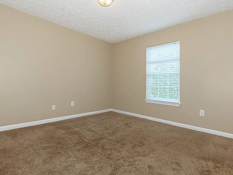 Green Meadow Apartments — Photo 4