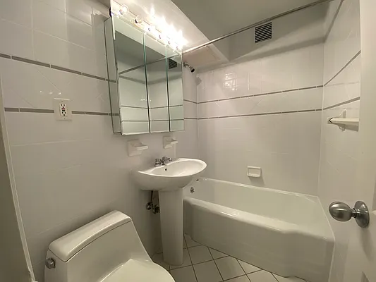 Rented by Stonehenge NYC LLC | media 33