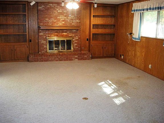 4th image of 4009 Honeysuckle Ln