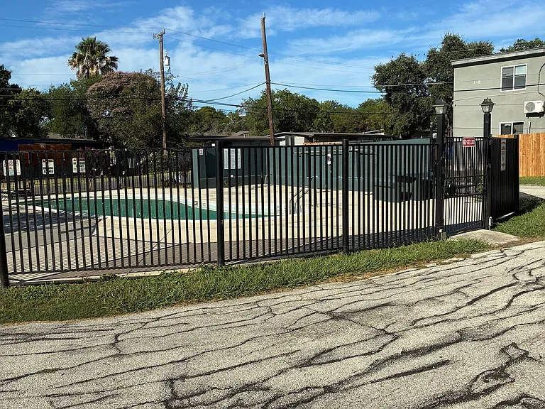 The Montecito Apartments — Photo 11