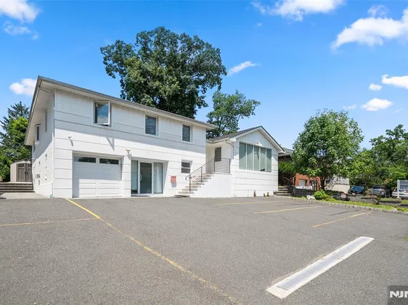 1095 Palisade Ave, Fort Lee, NJ 07024