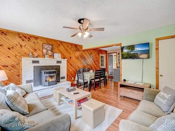 1731 Lake Ln, Pocono Lake, PA 18347