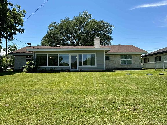 2nd image of 304 E Pheasant Road