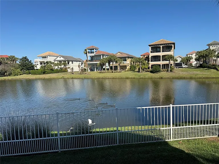 323 Ocean Crest Dr — Photo 22