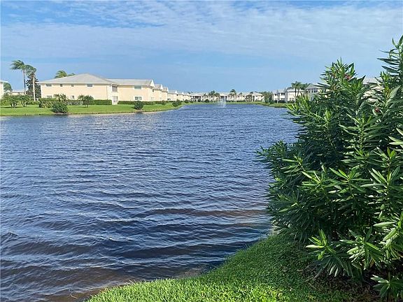 2nd image of 870 Lake Orchid Cir Unit 870-103