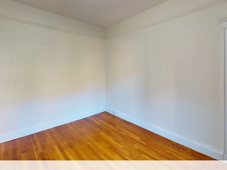 70 Chiswick Rd #12 — Photo 12