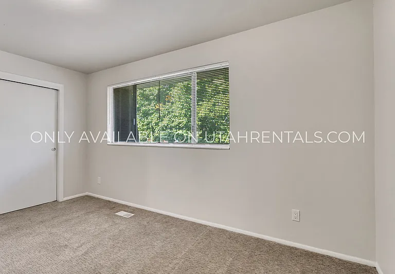 30 E 925 N — Photo 10