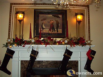 Mantle has 2 electrical outlets.