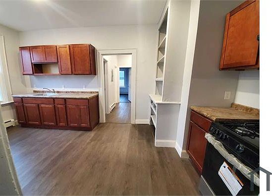 1st image of 29 Essex St #2