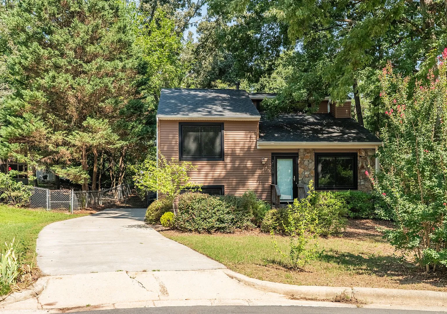3-Bedroom with Expansive Yard in Raleigh, NC — Photo 1
