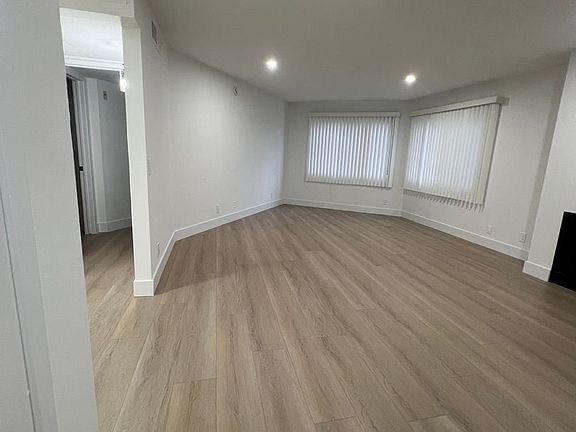 3rd image of 2723 Abbot Kinney Blvd #O206