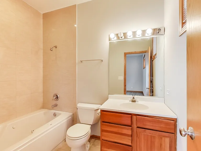 2042 W Pierce Ave #3 — Photo 7
