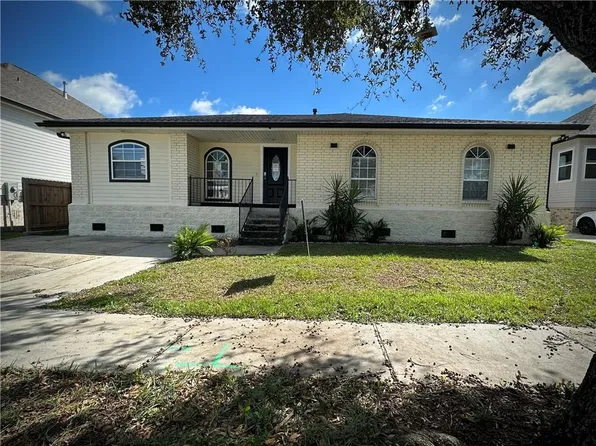 3917 Norwood Dr, Chalmette, LA 70043