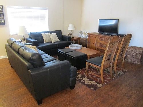 4th image of 305 Chateau La Salle Dr