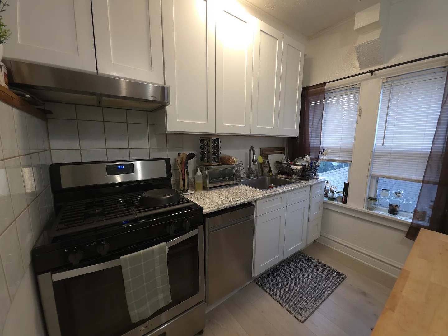 2 bed, 900 sqft, $1,750 — Photo 4