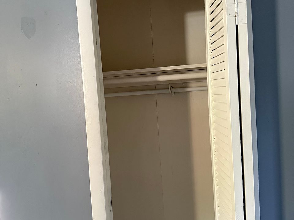 1st image of 219 NE 24th St #2