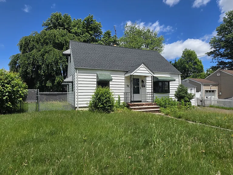 27 Koehler Dr — Photo 1