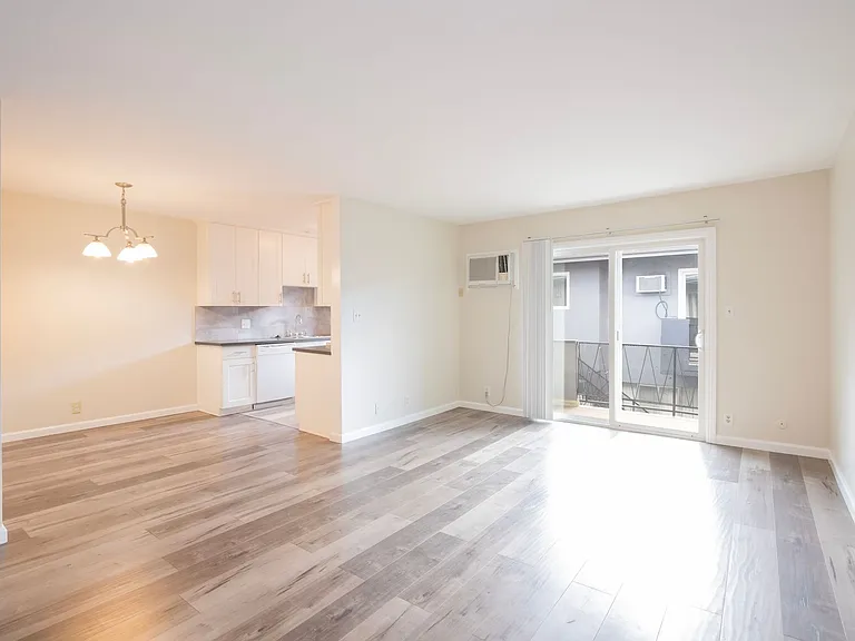 648 N Hayworth Ave — Photo 1