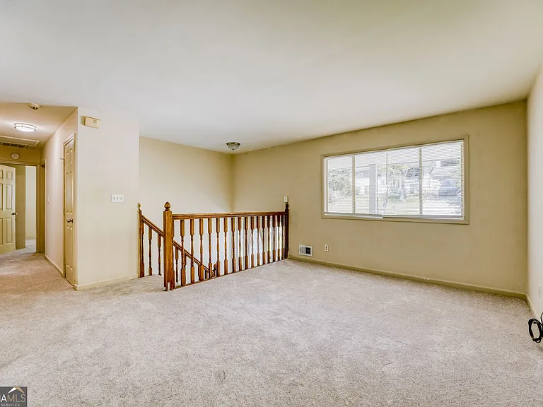 1340 Pineglen Dr — Photo 3