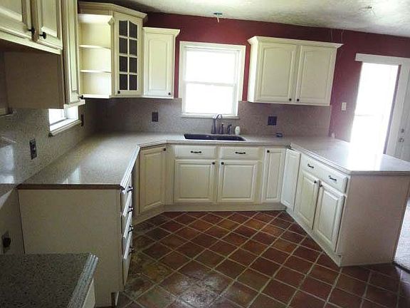 2nd image of 424 Bluebonnet Dr