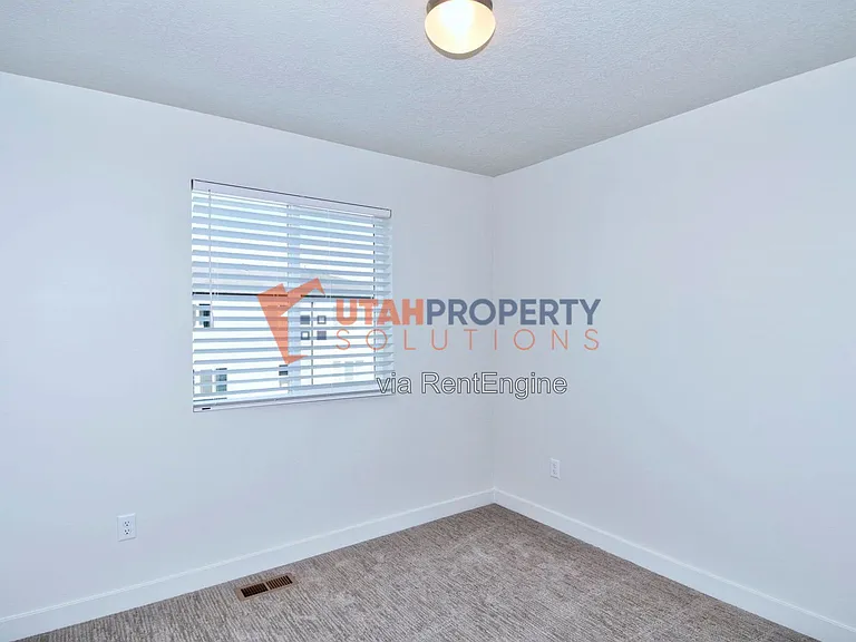 1047 W 400 S — Photo 20
