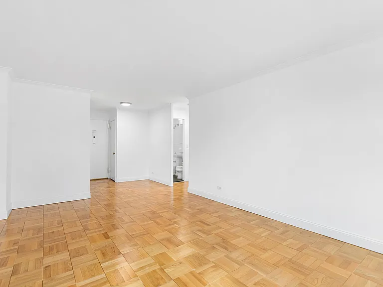 320 E 23rd St #17N — Photo 5