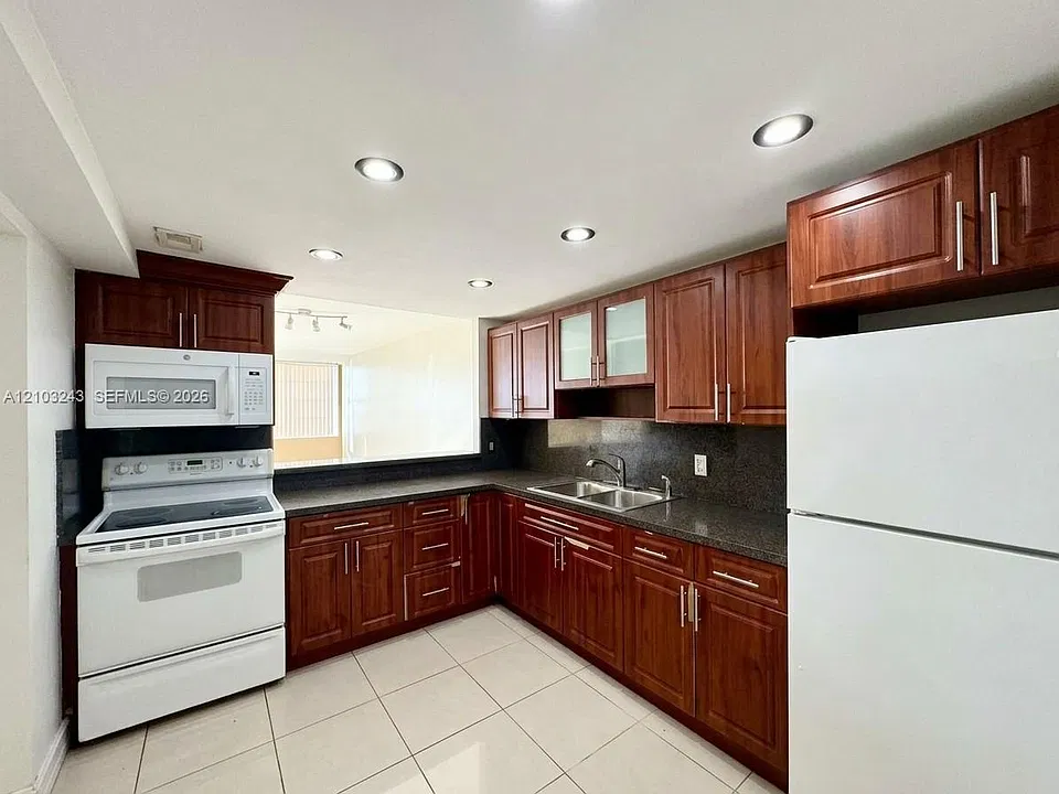 1351 NE Miami Gardens Dr #403E