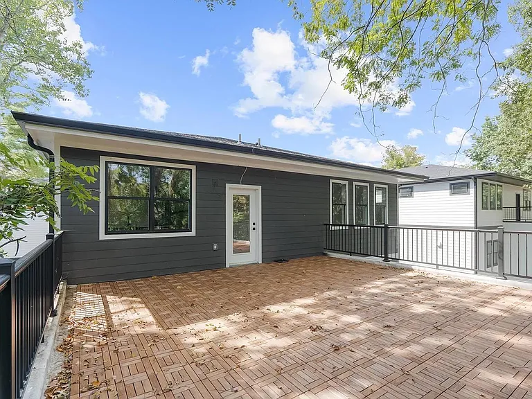 2321A Carter Ave — Photo 32