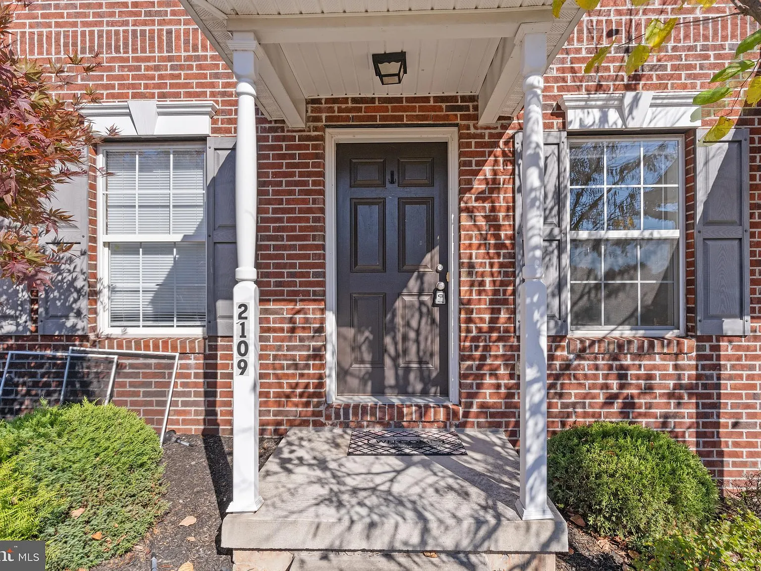 3 bed, 2.5 bath, 2088 sqft, $2,800 — Photo 2