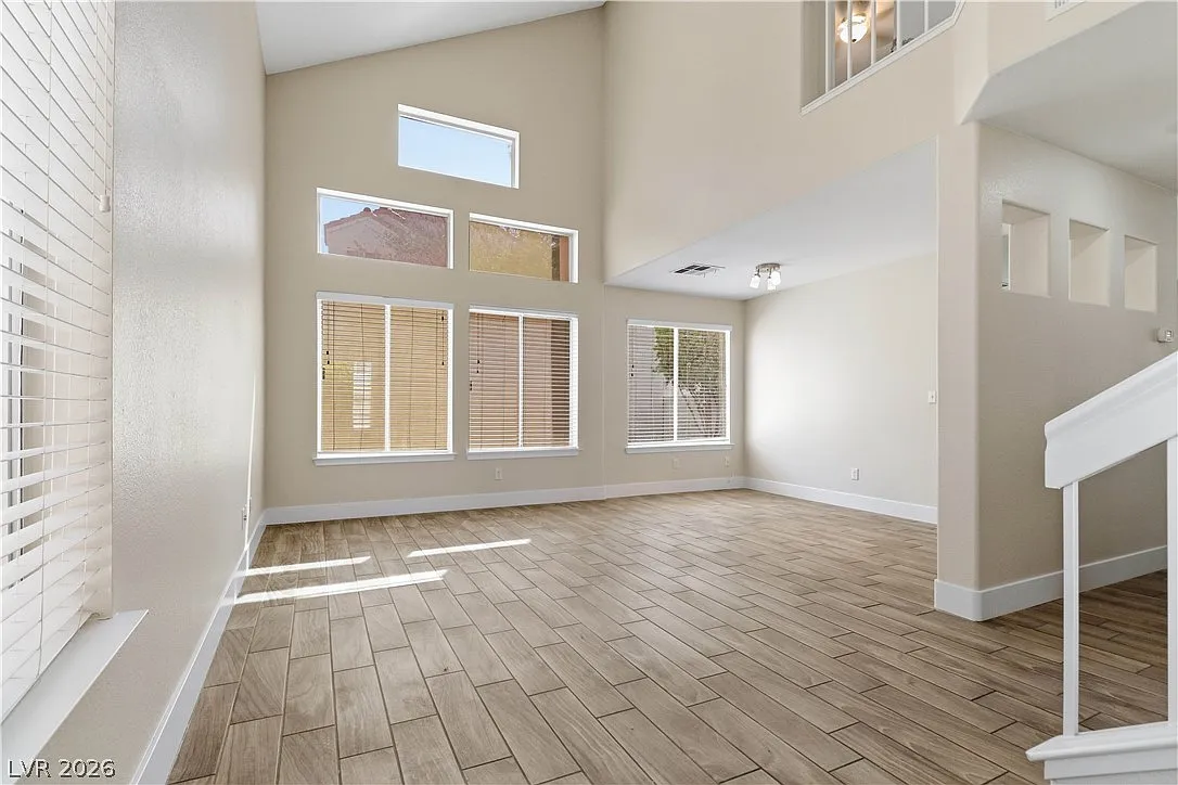 3 bed, 2.5 bath, 1637 sqft, $2,495 — Photo 2
