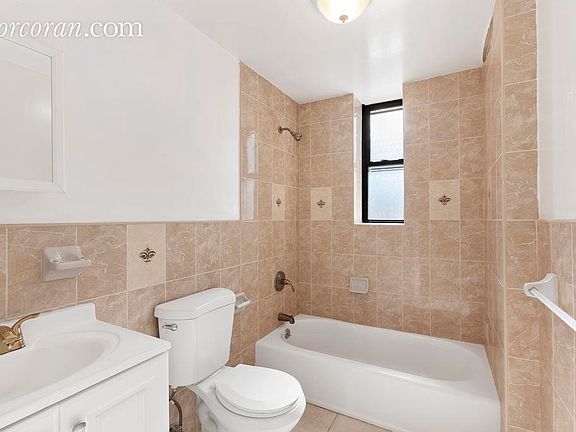 5th image of 346 Montgomery St APT 5C