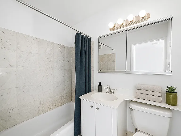 330 W 56th St #5B — Photo 4