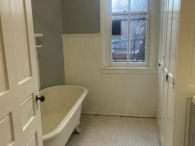 717 Park Ave #4R — Photo 6