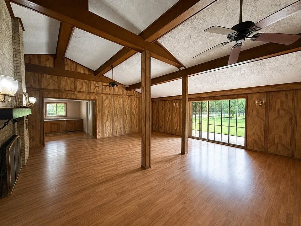 13th image of 905 E Court St