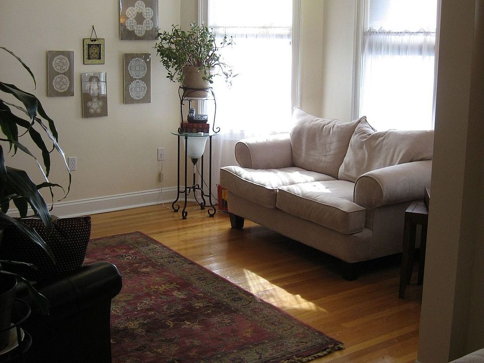 Bright & beautiful living room