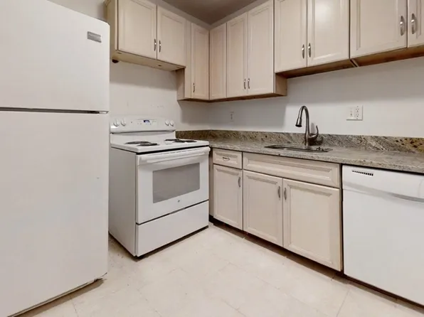 9 Weld St APT 28, Framingham, MA 01702